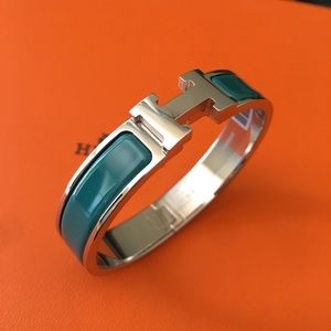 💚💙 LIKE NEW Hermès Clic H